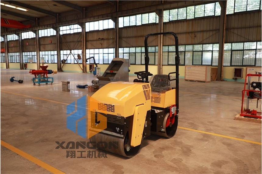 新聞：文山州座駕壓路機(jī)多少錢(qián)一臺(tái)