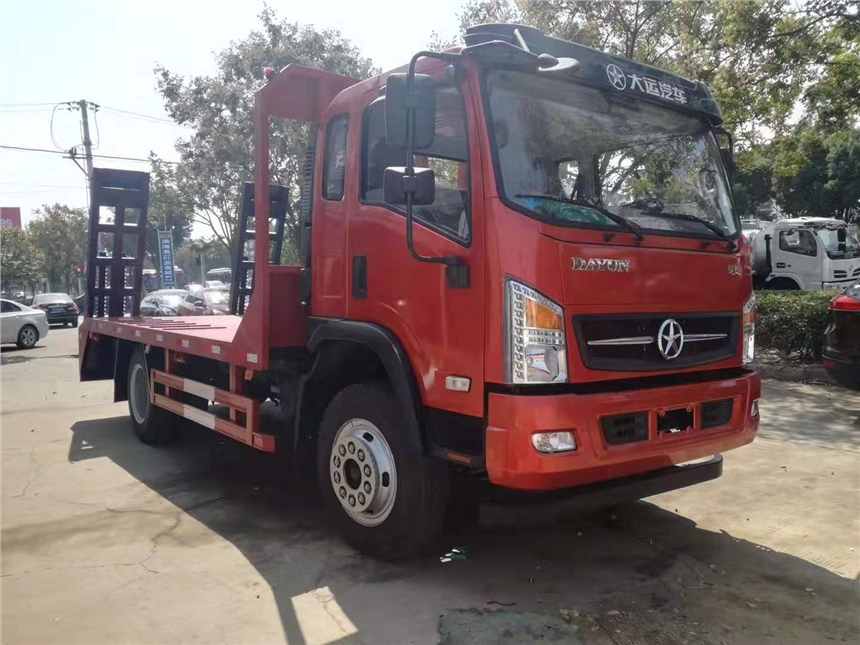 大運(yùn)黃牌平板車(chē)運(yùn)途160馬力平板車(chē)廠(chǎng)家價(jià)格