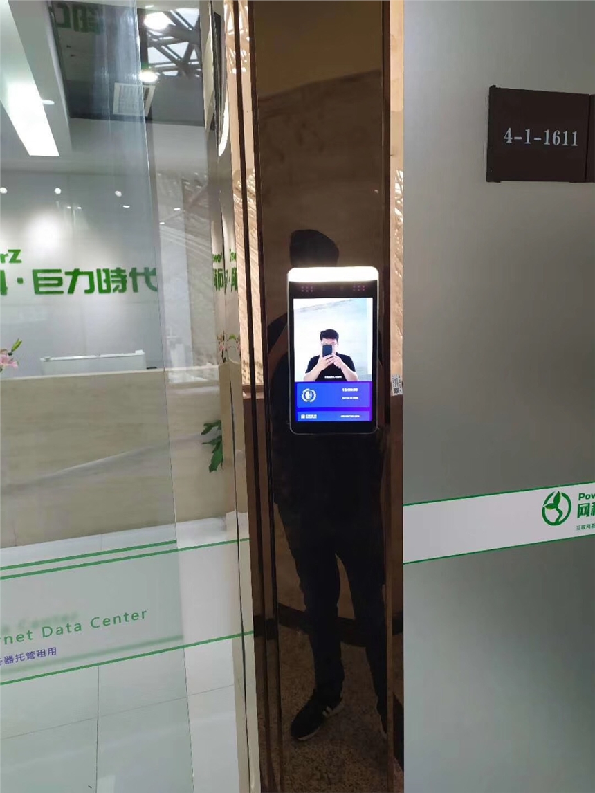 云卡通動態(tài)人臉識別終端小區(qū)進出管理訪客門禁一臉通訪客管理