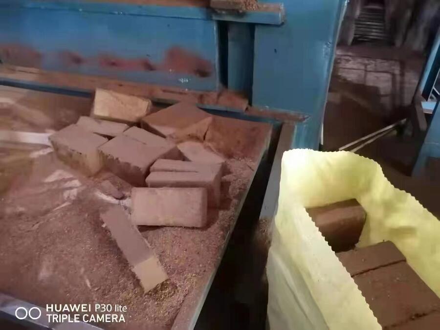 銷售電商平臺賣的650克進口小塊椰糠磚