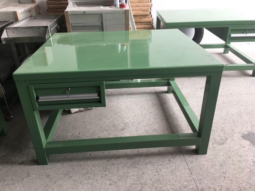 供應(yīng)定制工廠各種工作桌 鐵板包面 防靜電 不銹鋼包面 鋼板桌面工作桌