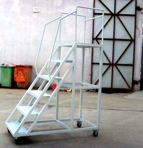 福田踏板式登高車生產(chǎn)家 定制鐵質(zhì)登高車 不銹鋼登高車