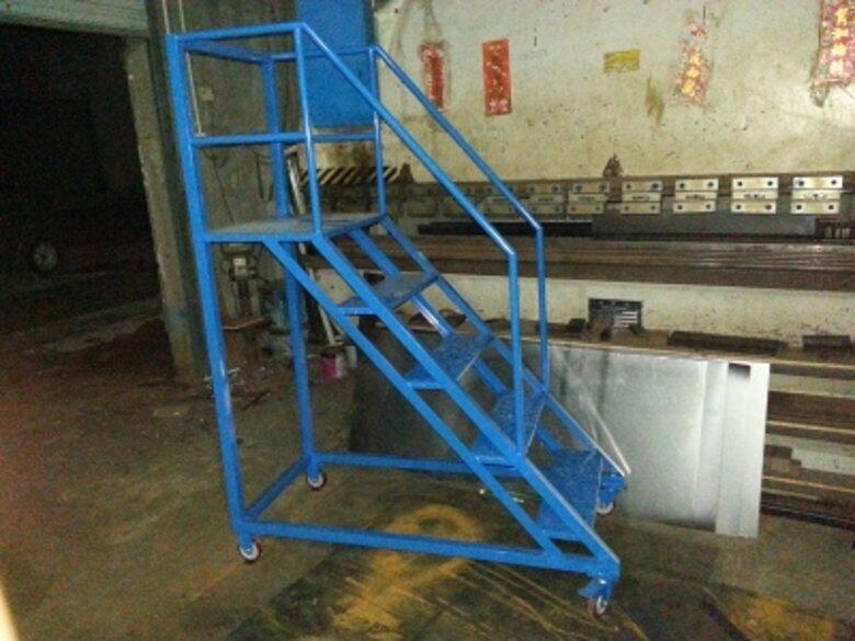 車間加料登高梯 防滑臺階型登高梯規(guī)格按需求定制