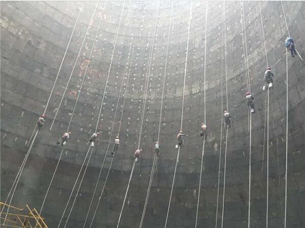 佛山煙囪內(nèi)壁粘貼泡沫玻璃磚防腐施工隊(duì)