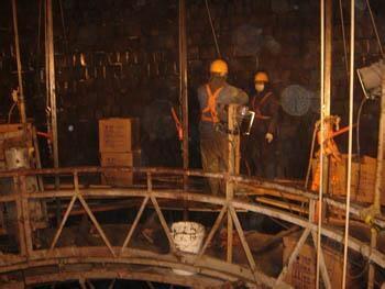 延安煙囪內(nèi)壁粘貼泡沫玻璃磚防腐專業(yè)公司