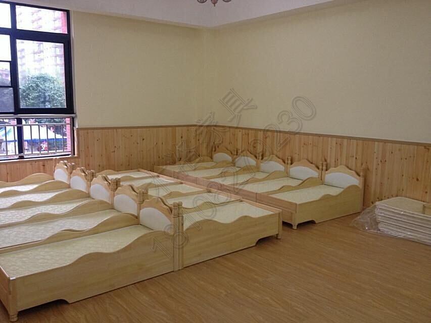 成都幼兒園家具、幼兒園床、四川幼兒園生產(chǎn)廠家、定制幼兒園實木家具