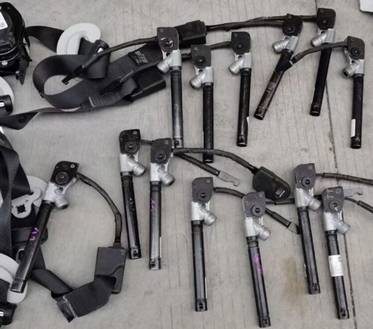 特斯拉安全帶預(yù)警器 葉子板 尾門 車門玻璃 半軸
