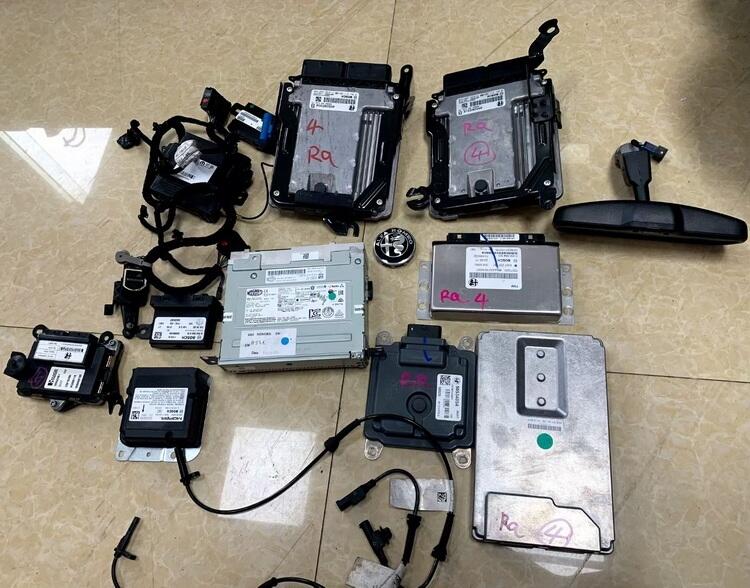 羅密歐 朱麗葉 四葉草 發(fā)動機電腦 內視鏡 氣囊模塊