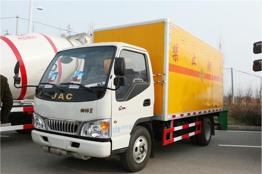 林芝地區(qū)雙面展開式貨車上好牌多少錢