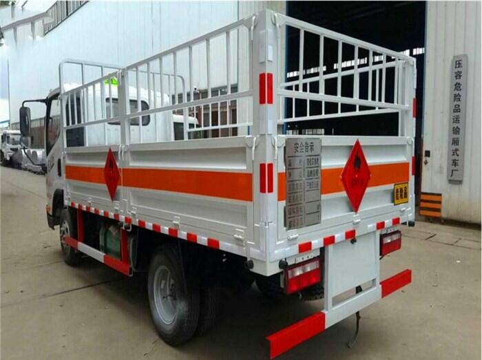 危貨汽瓶運(yùn)輸車(chē)廠(chǎng)家包上牌價(jià)格