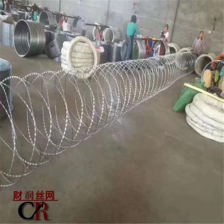 刀片刺圈 現(xiàn)貨鍍鋅刀片刺圈  刀片刺繩  安平縣財(cái)潤(rùn)絲網(wǎng)制品