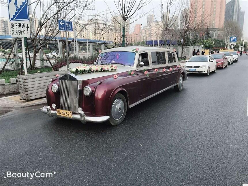 武漢豪華婚車勞斯萊斯銀云四月特價(jià)租賃歡迎咨詢