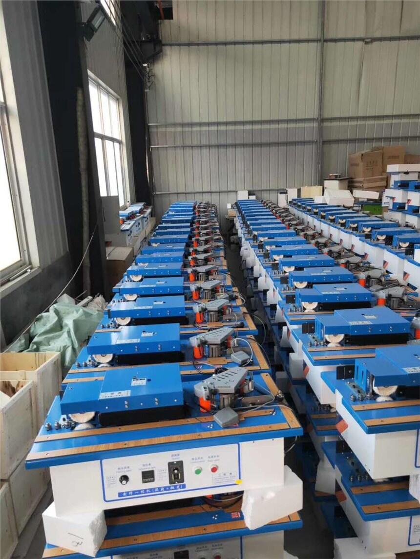 供應萬發(fā)機械滄州裝飾小型封邊機價格與圖片