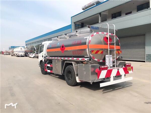 麗江市東風多利卡油罐車配置價格報價