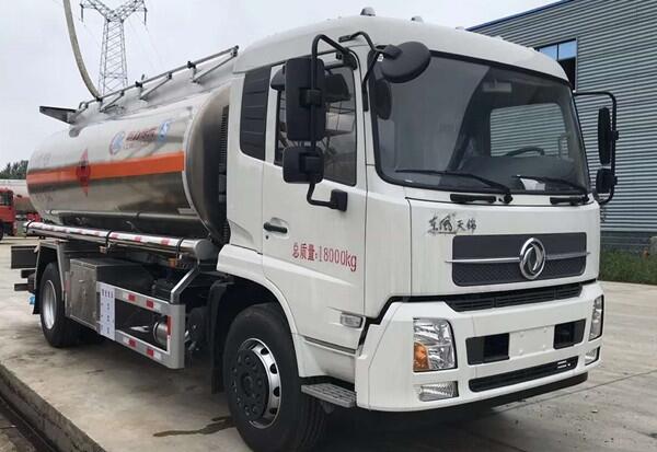 東風(fēng)D9多利卡12-15噸運油車 油罐車日喀則廠家全新報價