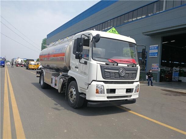 東風(fēng)D9多利卡12-15噸運油車 油罐車林芝市廠家全新報價