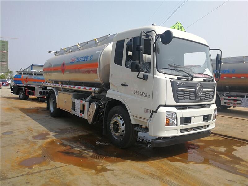 東風(fēng)D9多利卡12-15噸運(yùn)油車 油罐車阿拉山口廠家全新報(bào)價(jià)
