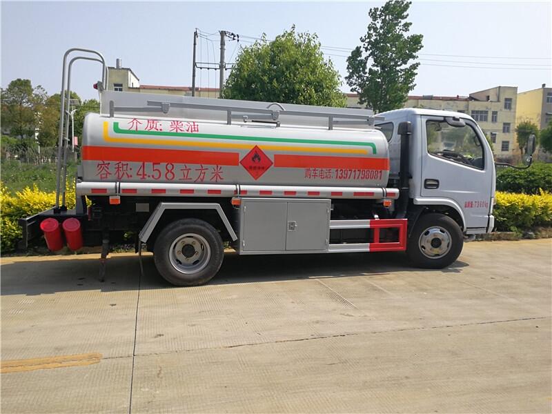 東風D9多利卡12-15噸運油車 油罐車阿勒泰廠家全新報價