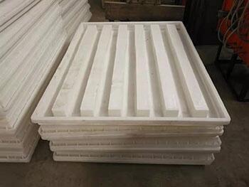 橋下防護(hù)柵欄立柱模具混凝土隔離柱鋼絲網(wǎng)立柱磨具水泥樁子塑料模