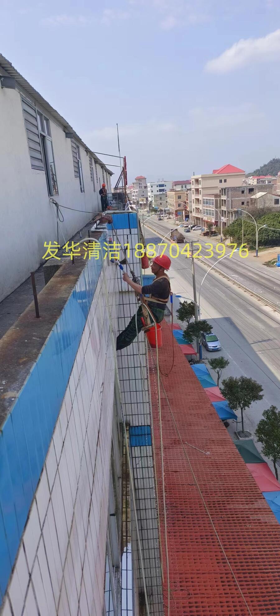 福建廈門(mén)市舊廠房清洗高空作業(yè)玻璃幕墻鋁塑板清洗瓷磚空鼓修復(fù)
