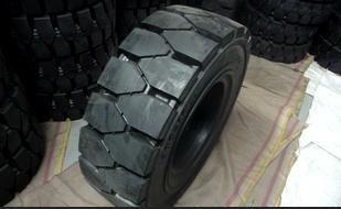 叉車(chē)實(shí)心輪胎18*7-8升降機(jī)輪胎工具車(chē)輪胎