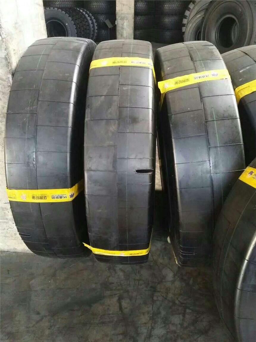 壓路機(jī)輪胎批發(fā)現(xiàn)貨17.5-25加厚耐磨含鋼圈送內(nèi)胎
