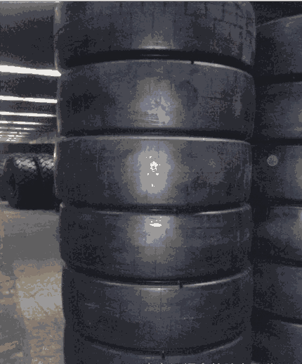 廠家批發(fā)現(xiàn)貨32層級(jí)26.5-25含內(nèi)胎鋼圈壓路機(jī)輪胎