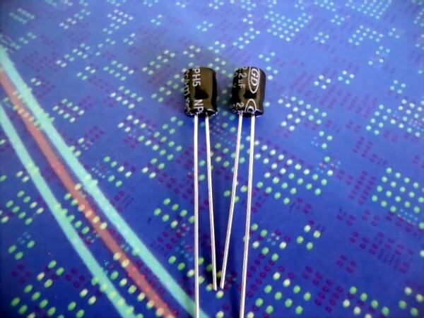 5mm高無(wú)極性電容器NP 2.2UF50V 4X5