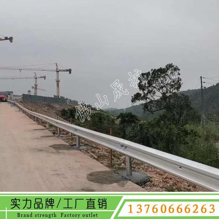 汕頭公路波形護欄單價 鄉(xiāng)村道路雙波護欄板安裝