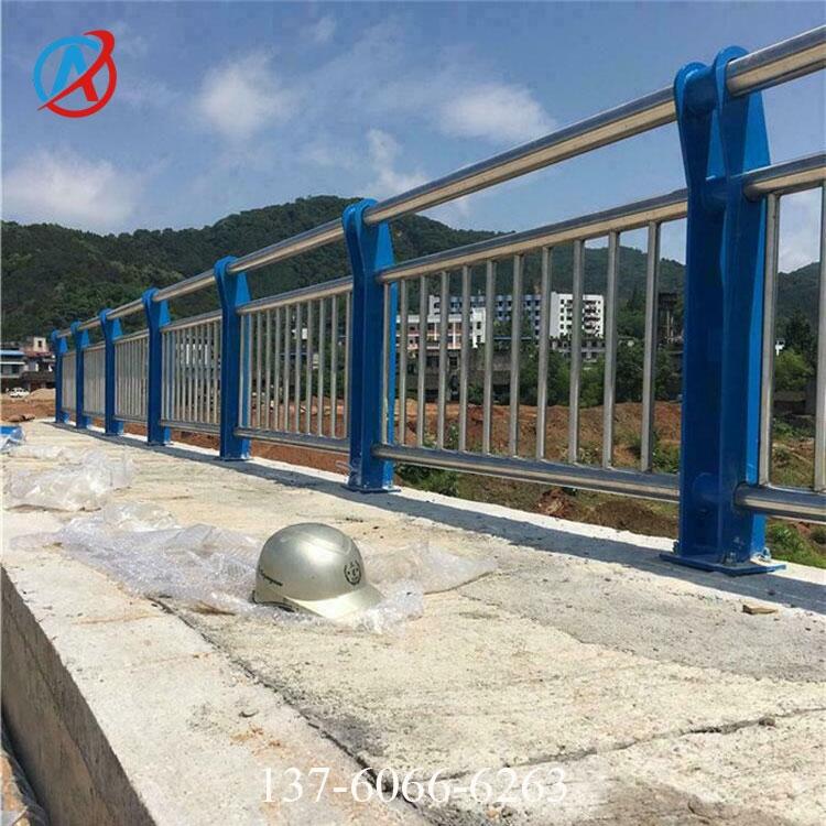 東莞鄉(xiāng)鎮(zhèn)河涌整治工程 304不銹鋼復(fù)合管欄桿 河道護(hù)欄鋼立柱安裝