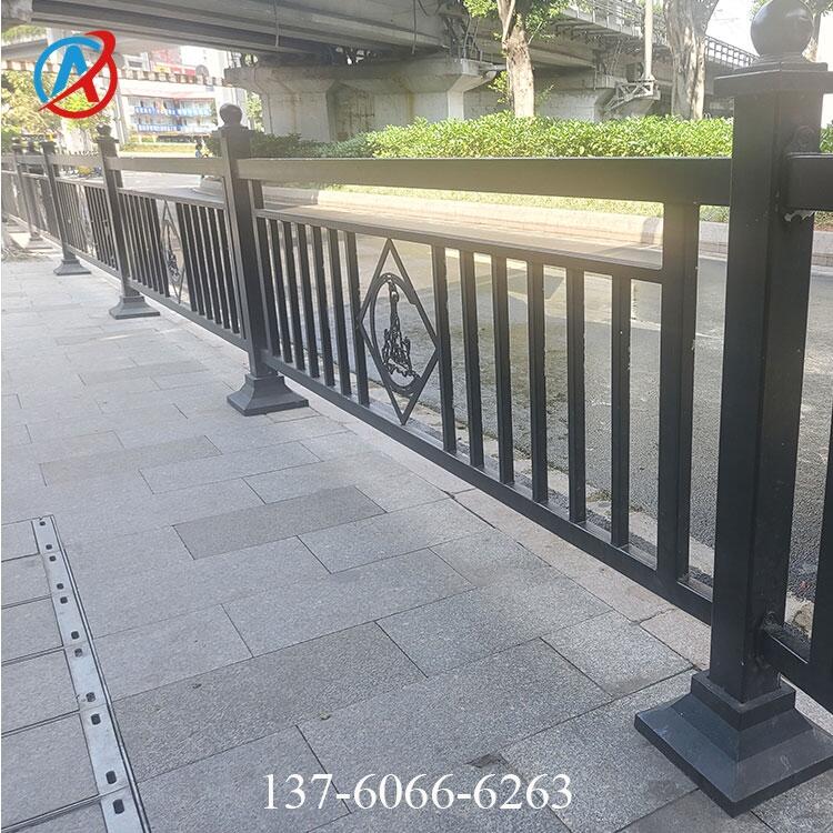 海珠公路護(hù)欄圖片，白云馬路護(hù)欄批發(fā)，黃埔人行道護(hù)欄現(xiàn)貨