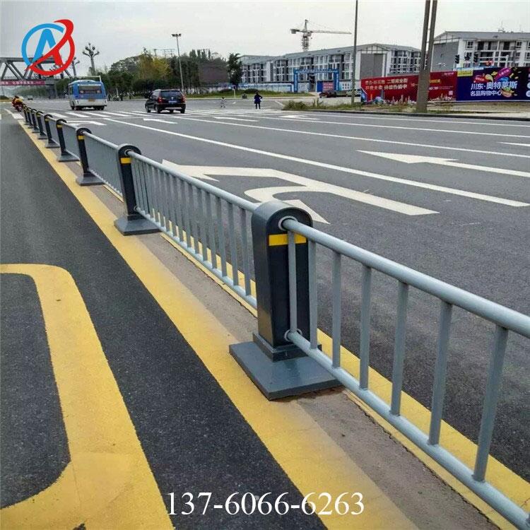 清遠(yuǎn)市政欄桿高度 路中護(hù)欄安裝