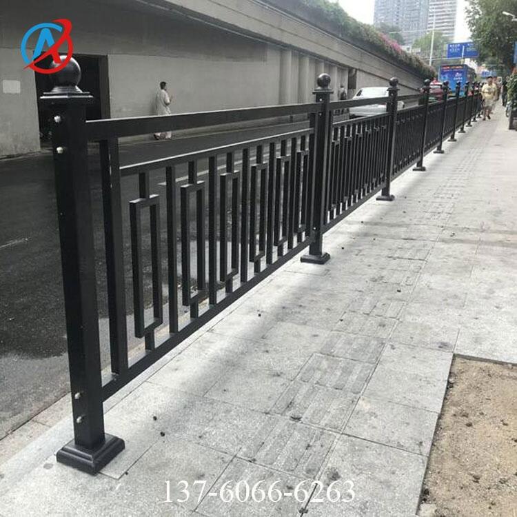 道路柵欄高清圖 廣州市政護(hù)欄廠家 人行道欄桿計(jì)算