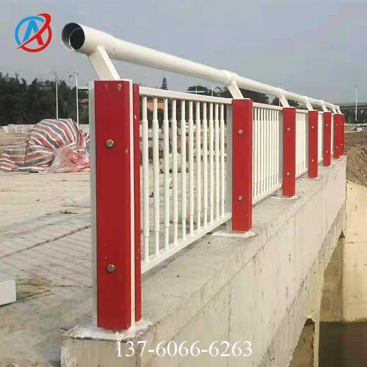 潮州河流防護(hù)欄桿安裝 不銹鋼復(fù)合管護(hù)欄 南澳橋梁柵欄
