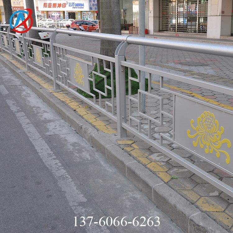 中山人行道護(hù)欄埋地安裝 菊花雕刻板文化欄桿 市政護(hù)欄烤漆出廠免刷漆