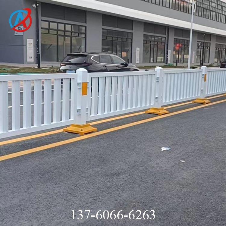 市政護(hù)欄的作用 人行道欄桿高度 揭陽道路柵欄設(shè)計(jì)
