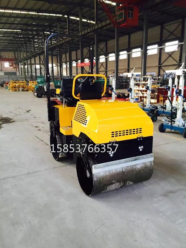 浩鴻小型壓路機(jī)雙鋼輪壓實機(jī)的保養(yǎng)說明