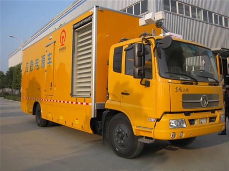 買800kw歐曼國5移動發(fā)電車到隨州程力