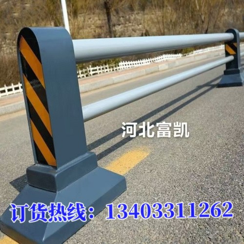河北石家莊機非護欄廠家直供134O3311262停車場隔離欄桿/非機護欄道路護欄公路護欄