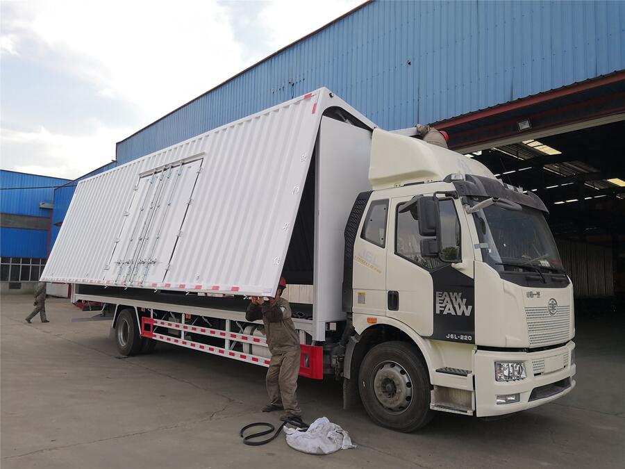 歐陽(yáng)華俊9.6米飛翼車廂配天錦載貨車，美觀，大方