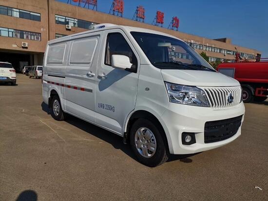國(guó)六長(zhǎng)安睿行M80面包型冷藏車(chē)配置圖片