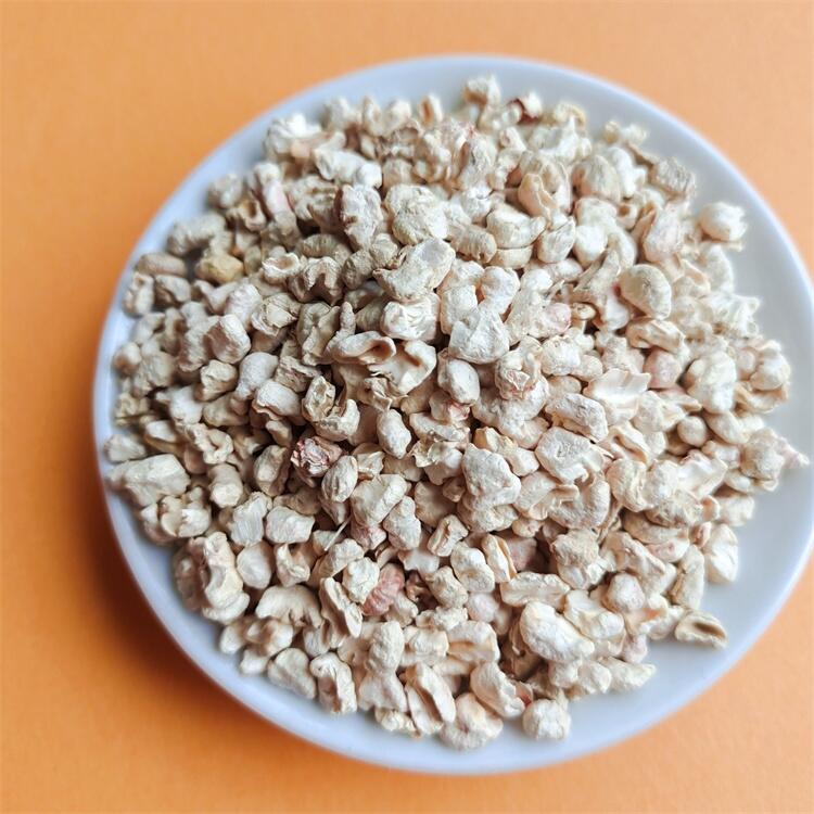廠家生產(chǎn)現(xiàn)貨供應(yīng)精細拋光玉米芯磨料菌栽培寵物墊料汽車配件拋光用玉米芯