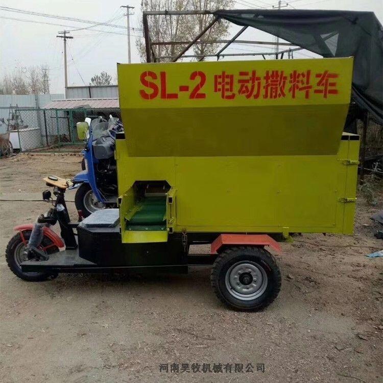 電動喂料車 養(yǎng)殖場飼喂設(shè)備牛羊撒料車精選廠家