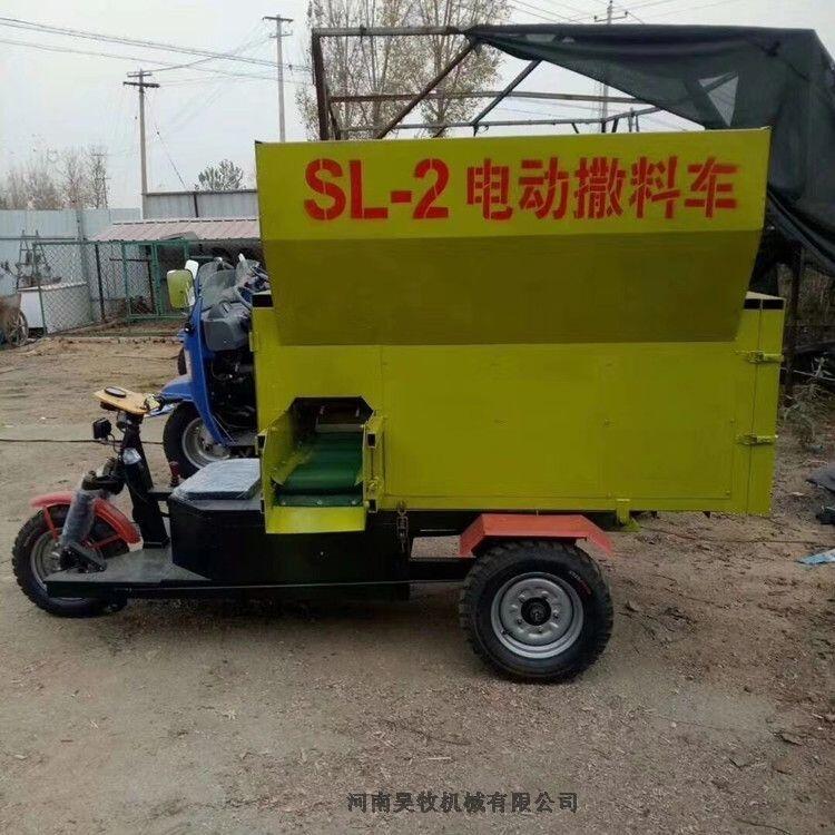 牛羊撒料車 小型牛羊飼喂設(shè)備電動撒料車廠家直銷