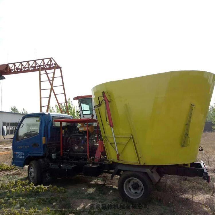 大型牧場(chǎng)移動(dòng)式攪拌機(jī) 草料投喂拖拉機(jī)帶動(dòng)TMR攪拌機(jī)精選廠家