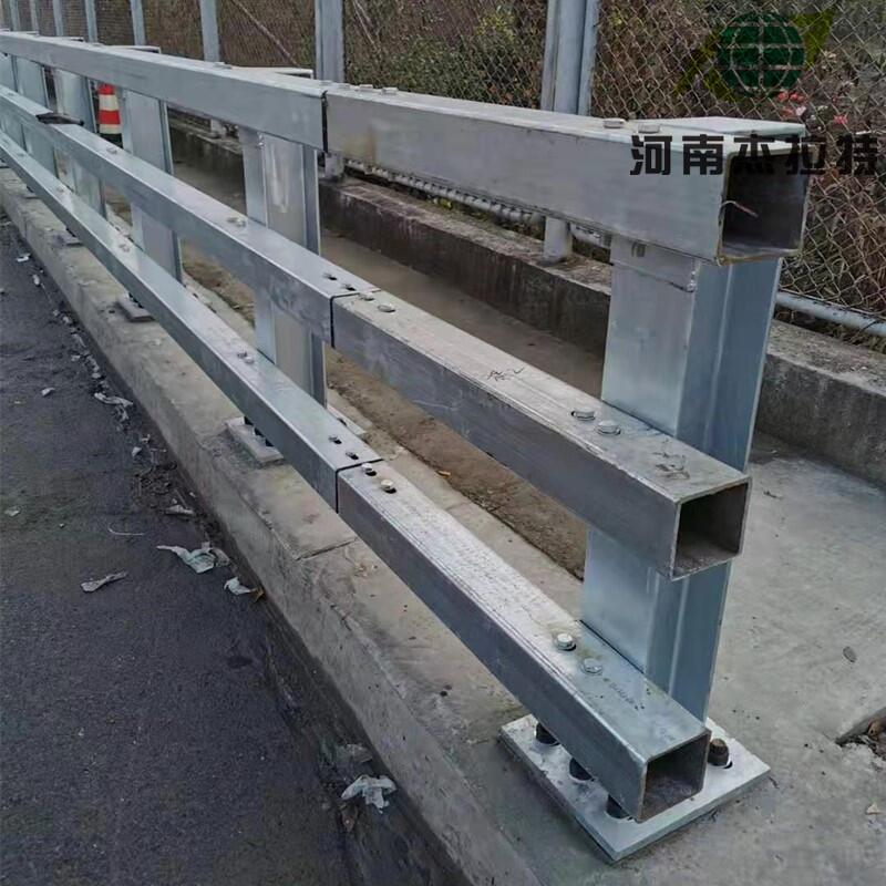吉安橋梁防撞護(hù)欄-道路安全隔離保護(hù)欄桿廠家