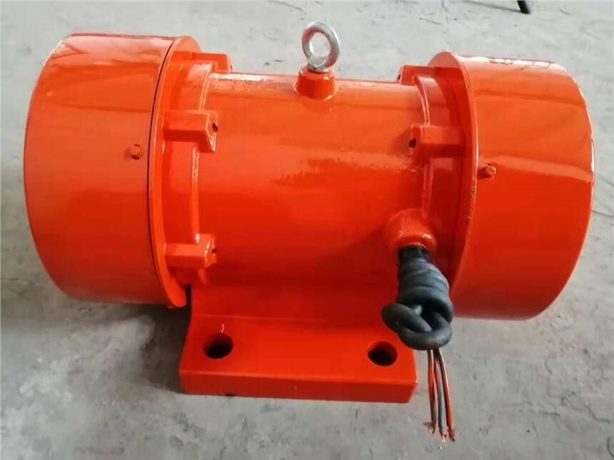 振動(dòng)電機(jī)功率2.2kw? 型號(hào)YZD-50-4 4級(jí)振動(dòng)電機(jī)