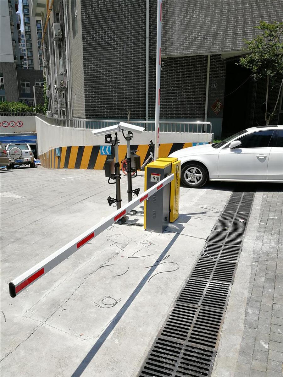 朝陽區(qū)安裝道閘桿 ，智能道閘，崗?fù)? title=