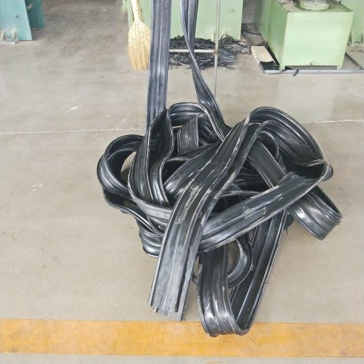 撫順東洲區(qū)656型天然膠止水帶施工圖片
