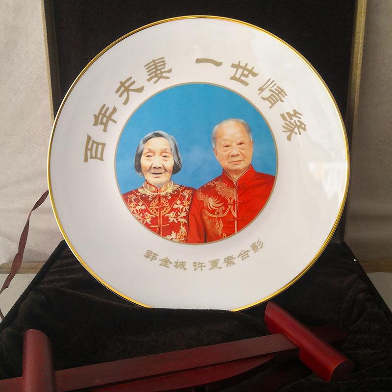 定做陶瓷人像瓷盤，老人壽辰紀(jì)念盤加照片，公司聚會活動合影瓷盤